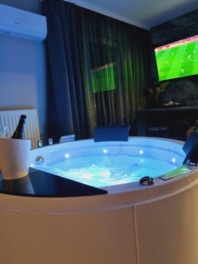 Apartament Jacuzzi Krakau Buitenkant foto