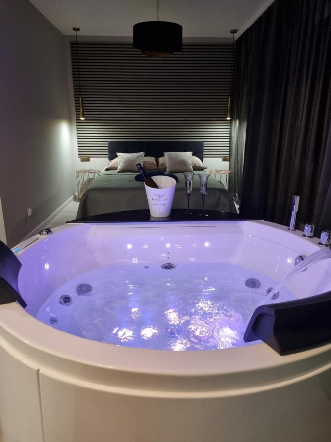 Apartament Jacuzzi Krakau Buitenkant foto