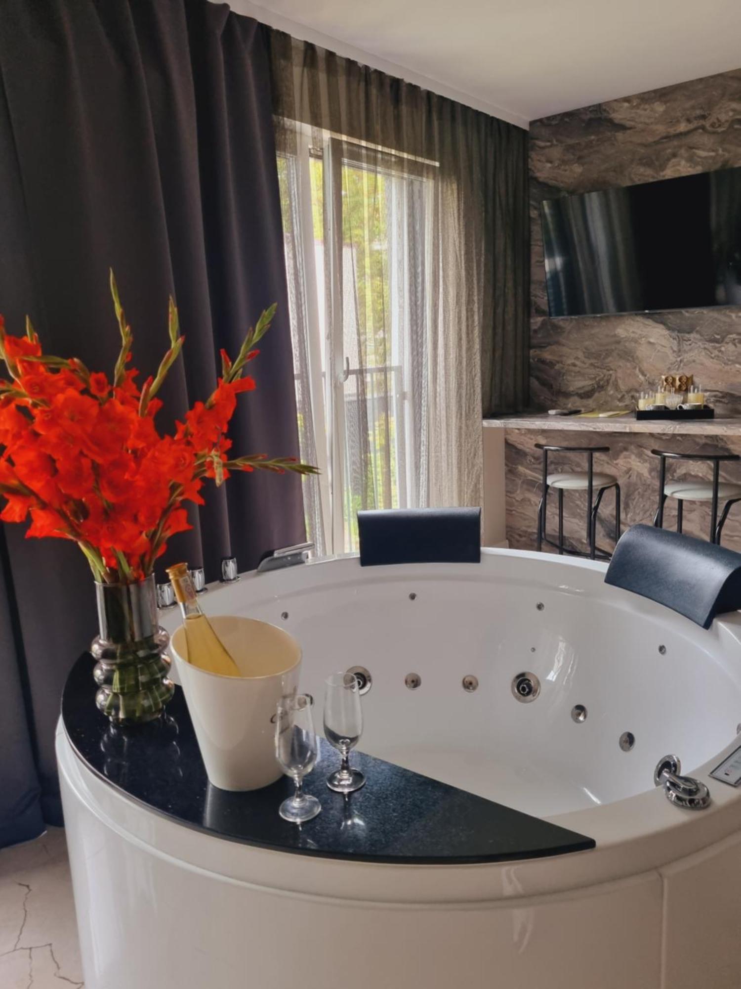 Apartament Jacuzzi Krakau Buitenkant foto
